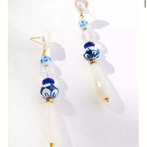 NWT Linear ornate clear blue drop earrings